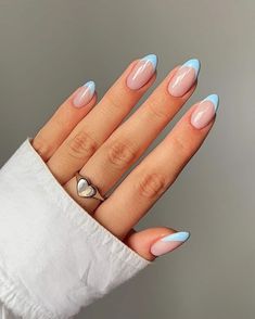 Looking for light blue nails or baby blue nails ideas to try? This list has it all! Light blue nails with design, acrylic, short, almond, coffin, square, and round. And, there’s baby blue nails with glitter for summer, with snowflakes for winter, and with rhinestones for any season, as well as light blue French tip nails you’ll love. Baby Blue Nails, Nails Yellow, Summery Nails, French Tip Acrylic Nails, Blue French, Cute Gel Nails, Blue Nail, Short Acrylic Nails Designs, Pink Nail