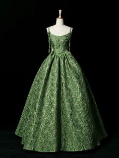 Yule Ball Dress Aesthetic, Ball Gown Green, Royal Ball Gowns, Royal Gowns, Lace Prom Gown, Gown Green, Green Evening Gowns, Beautiful Ball Gowns, Beautiful Ball