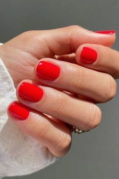 Gelish Nail Colours, Short Red Nails, Red Gel Nails, Bright Red Nails, Short Gel Nails, Gelish Nails, Red Nail Polish, Cute Gel Nails