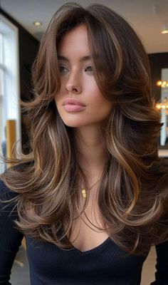 #hairstyleideas Medium Length Hair With Layers Color Ideas, Blowout Hair With Curtain Bangs, Haïr Style Middle Hair, Bouncy Layered Haircut, Curved Bangs Long Hair, Chic Haircut Medium, Hairstyle For Photoshoot Ideas, Hairstyles Trend 2024 Women, Blowout Wavy Hair