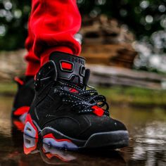 Laced Up Laces | Air Jordan 6 Retro Black Infrared | By. @johnny_banana83 Jordan Tenis, Zapatillas Jordan Retro, Обувь Air Jordan, Jordan Vi, Makeup Giveaway, Retro 6, Air Jordan 6 Retro, Michael Jordan Shoes, Jordan 6 Retro