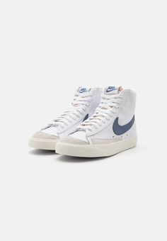 Mid Blazer 77, Nike Mid Blazer, Cuartos Aesthetic, Blazer 77, Basic Shoes, Trendy Shoes Sneakers, Nike High Tops, Nike Blazer Mid 77, Baskets Nike