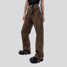 Vintage brown women's baggy jeans online—cool jeans from the 2022 Autumn collection. Street fashion outfit enables you to focus on individuality and not strictly on current fashion trends. Brown denim color has returned from fashion exile to become one of the most sought-after shades of the year. Vintage denim is a way to look outstanding and in style. The baggy model flawlessly looks when you're doing low-key stuff like hanging at home. Highrise denim will elongate your legs and make your trunk Denim Clothes, Cool Jeans, Brown Denim, Jeans Brown, Denim Clothing, Current Fashion, Autumn Collection, Denim Color, Current Fashion Trends