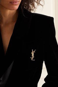 SAINT LAURENT Gold-tone brooch | NET-A-PORTER Saint Laurent Aesthetic, Ysl Fashion, Classy Jewelry, Elegant Accessories, Classic Outfits, Graphic Artist, White Fashion, Jewelry Branding, Luxury Jewelry