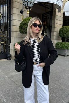 Street style fashion | minimal outfit Nyc Fall Outfits, Street Style Fall Outfits, Style Casual Chic, Blazer Outfits, 가을 패션, Basic Outfits, Business Casual Outfits, Black Blazer, White Pants