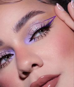 Purple Eyeshadow Looks, Purple Makeup Looks, Drag Make-up, Purple Eye Makeup, Graphic Makeup