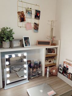 Dorm Desk Must-Haves To Keep Your Organized Collage Desk Ideas, Desk Dorm Organization, Dorm Room Bed Couch, College Room Storage, College Dorm Tv Stand Ideas, Dorm Desk Storage, Aesthetic Dorm Organization, Dorm Storage Ideas Space Saving, Dorm Esthetics