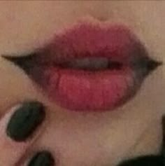 Draculara Inspired Makeup, 300x300 Aesthetic Spotify Pfp, Deadpool Makeup Eye, Eyeliner Styles Goth, Makeup Looks Lips, Halloween Makeup Looks Simple, Subtle Clown Makeup, Delineados Egirl, Dark Makeup Ideas