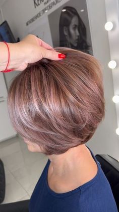 Pixie Hair Color, Hair Cut Ideas, Angled Bob Hairstyles, Amazing Hairstyles, Bob Hairstyles For Thick, Curly Hair Photos, Hairstyles For Girls