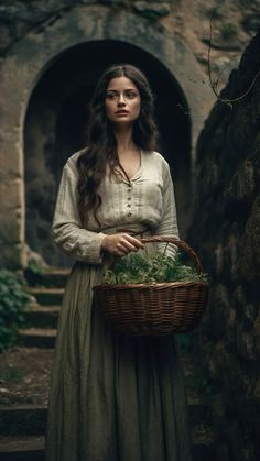 Medieval Aesthetic, Medieval Woman, Fair Outfits, Long Wavy Hair, Green Witch, Poses References, Witch Aesthetic, Medieval Clothing, Fantasy Aesthetic