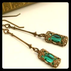 These Gorgeous Earrings Would Make A Very Beautiful Addition To Your Earring Collection. *Comes With A Jewelry Gift Bag & A Free Gift. Vintage Jewelry Eragem, Arts And Crafts Era Jewelry, Green Ceramic Earrings, Green Sapphire Earrings, Light Green Earrings, Dangle Earrings Boho, Stone Dangle Earrings, Bronze Earrings, Bohemian Accessories