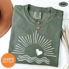 Our handmade Sunshine tshirts ship the same or next business day and are made to order just for you! Our trendy Hiking shirts are made from an ultra soft 50/50 blend which will quickly make this your go to Beach long sleeve! We print all our threads with 100% eco-friendly water based ink. This means our ink is PVC free, safer to wear, and more sustainable for the environment. This makes all our garments both incredibly breathable and super long lasting! ♥Details♥ - 50/50 blend premium sweatshirt - Hand pressed with eco-friendly water-based ink ♥ Sizing ♥ -All our sweatshirts are unisex sizing.  -For a more fitted look, we recommend ordering your normal size. -If you prefer a baggy/oversized look then we recommend sizing up! - Check the sizing chart for exact dimensions ♥ HOW TO ORDER: - Se Custom Print Summer Top For Everyday, Custom Print Summer Tops For Everyday, Custom Print Top For Everyday Summer Wear, Custom Print Tops For Everyday Summer Wear, Beach Season Cotton Tops With Custom Print, Custom Printed Cotton Tops For Beach Season, Cotton Tops With Custom Print For Beach Season, Cotton Shirt With Custom Print For Beach Season, Tshirt Ideas Design Vinyls