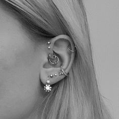 PIERCING 2022
MODE TATOUAGE PIERCING BIJOUX CORPS FEMME Piercing Oreille Nom, Front Helix Piercing, Ear Piercing For Women, Anti Helix Piercing, Piercing Ideas, Helix Piercing, Ear Piercing, Helix