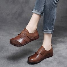 Leather Flats Women, Brown Leather Flats, Aussie Dogs, Casual Shoes Outfit, Casual Flat Shoes, Retro Shoes, Chunky Heels Sandals, Shoe Gifts, Winter Boots Women