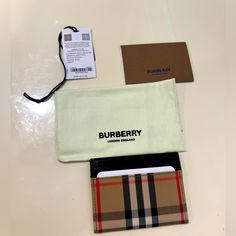 Adorable Burberry Nova Check And Black Cardholder. Brand New With Tags And Dustbag. Burberry Bear, Burberry Beauty, Horse Logo, Keychain Fob, Burberry Accessories, Vintage Burberry, Burberry London, Burberry Women, Key Case