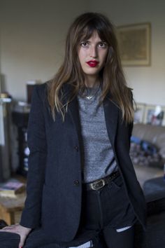 Jeanne Damas - black short with black tights, black blazer, grey jumper Parisian Look, Camille Rowe, Style Français, Look Rock