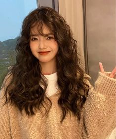 Layers With Wavy Curly Hair, Curly Hair With Bangs Asian, Cute Frizzy Hair, Cute Bangs For Curly Hair, Korean Setting Perm, Japanese Digital Perm Long Hair, Hippie Perm Korean, Round Face Perm, Digital Hair Perm