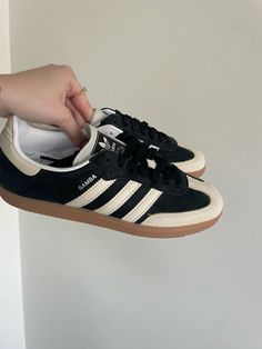 Sambas Adidas, Samba Adidas, Fits Inspiration, Rare Sneakers, Shoes Outfit Fashion, Nike Air Shoes, Fresh Shoes