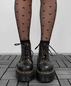 Dr Martens Mary Jane Outfit, Dr Martens Mary Jane, Mary Jane Outfit, Marlene Mckinnon, Vintage Fashion Style, Outfit Rock, Dr Martens Outfit, Doc Marten Oxford