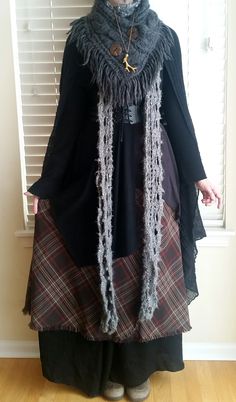 Old Outfits Aesthetic, Ren Faire Outfits Cold Weather, Dark Mori Strega Fashion, Dark Mori Fashion Plus Size, Strega Fashion Plus Size, Gothic Bohemian Fashion, Old Hag Fashion, Mori Style Outfits, Goblin Core Clothes