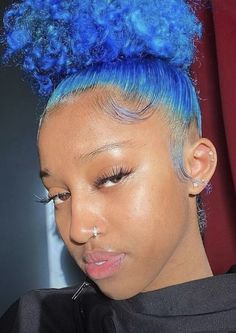 Blue Hair Natural, Blue Natural Hair, Hair Colors For Dark Skin, Hair Color For Dark Skin, Skunk Hair, Dyed Curly Hair, Dyed Hair Blue, Light Blue Hair, Hair Dyed