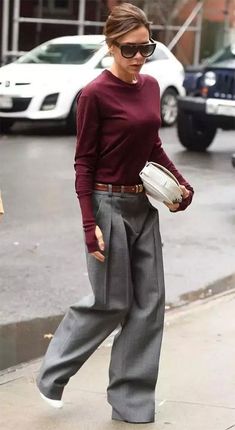 Victoria Beckham Outfits, Work Outfit Office, Victoria Beckham Style, Kendall Jenner Outfits, Mode Casual, Grey Pants, 가을 패션, Work Outfits Women, Street Style Looks