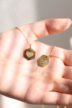 HEXAGON FINGERPRINT NECKLACE- LOVED ONE'S FINGERPRINT NECKLACE- HANDWRITING NECKLACE  DETAILS: Material: .925 Sterling Silver - Color: Silver, Gold Filled, Rose Gold Filled *Gold Filled is made of thick 14k gold or rose gold layered on .925 sterling silver. - Pendant side: 13X15mm - Chain type: there are 5 kind of chain ( cable chain- figaro chain- mini link chain- Bold Curb Chain- Mariner Chain) - Chain Length: Select the length you want from the Length drop down menu. PERSONALIZATION You can c Fingerprint Pendant, Hexagon Necklace, Fingerprint Necklace, Handwriting Necklace, Jewelry Lookbook, Cable Chain, Fingerprint, Pretty Jewellery, Chain Lengths