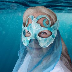 This Mermaid Sea-themed masquerade mask is bubbly and effervescent for an adventurous dip into a fantasy world. Ready to take the dive? A refined example of bubble painting, white bubbles with a touch of iridescence over a light blue-green aquamarine base coat, accented with deeper teals to add depth. Sealed with a professional-grade varnish, it is ready for a night on the town. Aquamarine satin ribbons allow for elegant yet secure wearing. The veil is securely glued to the bottom edge of the ma Mermaid Mask, White Masquerade Mask, Fish Mask, Ball Costume, Sea Queen, Horse Mask, Green Aquamarine, Theatre Masks, Bubble Painting