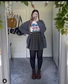 Cardigan Grunge, Worst Outfits, 2024 Clothes, Clothes Wishlist, Midsize Outfits, Alt Outfits, Going Back To School