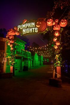 the entrance to pumpkin nights is lit up at night