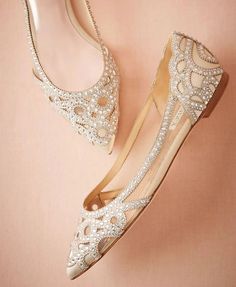 a pair of wedding shoes with pearls on them