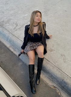 Outfits outfit moda tendencia animal print outfit moda falda blazer negro Cheetah Print Jacket Outfit, Faldas Animal Print, Animal Print Skirt Outfit, Print Jacket Outfit, Outfits Bonitos, Cheetah Print Jacket, Boots 2024, Outfit Everyday, Animal Print Outfits