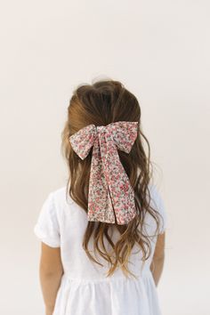 Mesh Bows are the cutest accessory to any little girls hair! Bows will be sewn to help not come untied! Bow measures 6" by 8" Please don't leave your child unattended with the bows. Headbands and bows can be suffocating to babies if it falls down over their mouth and nose.  Colors may look different in person than on the computer screen! They also might be a different fabric lot than what is pictured! Fabric dye lots can be off a little even if it's the same fabric. Pictures of girls wearing bow Toddler Bow Hairstyle, Picture Day Hairstyle, Hairstyle For Kids, Teen Hair, Curly Hair Pictures, Picture Day Hair, Braids Pictures, Kids Hair Bows, Toddler Hairstyles