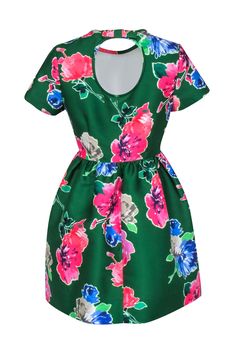 Turn heads in this gorgeous Kate Spade floral print dress. With its bright green background, cheerful pink and blue blooms, keyhole back, and fit and flare silhouette, you’ll look like a classic beauty from neck to knees. Paired with some nude pumps, you'll be one flower that won't go unnoticed. Size 8 100% Polyester Lined Invisible side zipper Short sleeve Key hole back Bust 40" Waist 32" Shoulder to hem 35.5" Sleeve length 7" Green Floral Print Dress, Cutout Shorts, Green Fits, Green Floral Print, Nude Pumps, Floral Print Shorts, Size 8 Dress, Classic Beauty, Boutique Dresses