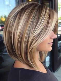 Elevate Your Bob Haircut with Stunning Highlights: Top Styles Blonde With Brown Lowlights Caramel, Caramel With Blonde Highlights, Super Blonde Highlights, Haircuts With Blonde Highlights, Fall 2024 Blonde Hair Trends, Cool Ash Blonde Hair, Copper And Blonde Balayage, Highlighted Bob, Medium Bobs