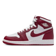 Grade School Jordan 1 Retro High OG "Artisanal Red" White/Team Red Size: 5.  Gender: unisex.  Age Group: kids. Red High Top Jordans, Jordan 1s Red, Red And White Jordans, High Top Jordans, White And Gold Shoes, Red Basketball Shoes, Pretty Sneakers, Red High Tops, White Jordans