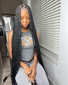 Knotless Twist, Medium Twist Braids, Long Twist Braids, Black Hair Protective Styles, Style Natural Hair, Senegalese Twist Hairstyles, Short Box Braids Hairstyles, Braided Hairstyles For Black Women Cornrows, Feed In Braids Hairstyles