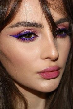 Colored Eyeliner Trend 2022 | Fashion Lookbook Purple Eyeliner, Mekap Mata, Purple Eye Makeup, Make Up Inspiration, Eye Makeup Pictures, Colored Eyeliner