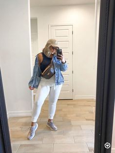 Bodysuit Joggers Outfit, Shayna Moretti Outfits, White Joggers Outfit Street Style, Plus Size Joggers Outfit, Ta Outfits, White Joggers Outfit, Shayna Moretti, Errand Outfit, Jogger Outfit