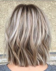 Cool Blonde Highlights, Trendy We Fryzurach, Grey Blonde Hair, Covering Gray Hair, Dyed Blonde Hair, Blending Gray Hair, Ash Blonde Hair, Gray Hair Highlights, Cool Blonde