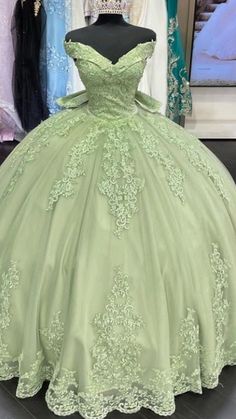 Sage Green Dress Prom, Light Green Quinceanera Dresses, Sage Green Quinceanera Dresses, Quinceanera Dresses Green, Green Quince Dress, Sage Green Dresses, Green Quinceanera Theme, Aramex Delivery