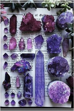 Carcase Iphone, Crystal Vibes, Crystal Aesthetic, Pretty Rocks, Crystal Healing Stones, Kraf Diy, Crystal Magic, Witch Aesthetic, Minerals And Gemstones