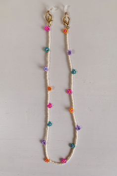 Chain For Glasses, Mexico Cruise, Seed Bead Flowers, Bracelet Inspo, Beading Inspiration, Bead Projects, Seed Bead Patterns, Hair Towel, Flower Spray