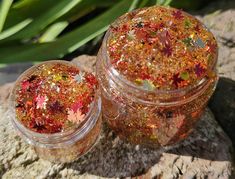 Add some sparkle to any look with our Hair Glitter! Perfect for kids and adults alike, this gel adds a touch of fun to any hairstyle. Stand out at festivals or add festive fall fun to your everyday look.  Our Large (2 oz.) jar allows for multiple uses of your favorite color! Not sure which color?? Our small (0.5 oz.) jar allows you to mix and match colors to try them all! (Check our other listing!) Shine on with our Hair Glitter! Glitter Hair Strands, Spray Glitter, Glitter Hair Spray, Spray For Hair, Glitter Spray Paint, Pomade Style, Spray Hair, Hair Glitter, Glitter Spray