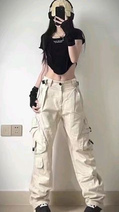 #acubi #acubistyle #fashion #cargo Acubi Shoes, White Cargo Pants Outfit, Oc Clothes, White Cargo Pants, Oc Inspiration, Punk Dress