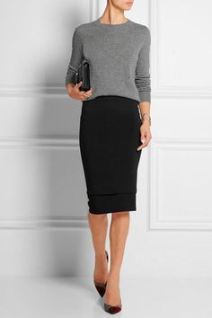 Importance of comfortable shoes in your work wardrobe. Minimalisticky Chic, Skirt Diy, Black Pencil Skirt, Black Pencil