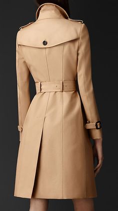 Honey Long Cotton Gabardine Trench Coat - Image 2 Trenchcoat Style, Trench Coat Burberry, Burberry Trenchcoat, Mode Mantel, Trench Coat Style, Burberry Trench Coat, British Outfits, Burberry Prorsum, Long Trench Coat