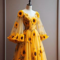 Sunflower Gown, Prom Dress Inspiration, Pretty Prom Dresses, Fancy Dresses, Ball Dresses, Dream Dress