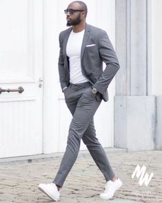 Macho Moda - Blog de Moda Masculina: Roupas que as MULHERES ADORAM ver os Homens usando! Quais são as Peças que ELAS MAIS PIRAM? Terno Slim Fit, Suits And Sneakers, Grey Suit Men, Blazer Outfits Men, Man Pants, Formal Men Outfit, Designer Suits For Men, Grey Suit, Trendy Mens Fashion