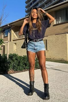 High Heels And Dress Outfit, Ankle Boots In Summer Outfits, Alternative Brunch Outfit, Edgy Shorts Outfit, Leather Short Outfits Summer, Edgy Casual Outfits Summer, Cali Vibes Festival Outfits, 80s Rock Concert Outfit Ideas, Edgy Concert Outfit Summer